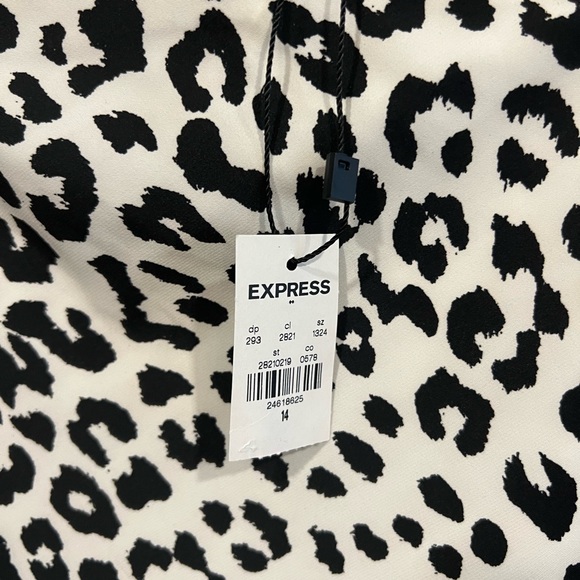 Flowy chiffon leopard print skirt. - Picture 2 of 4